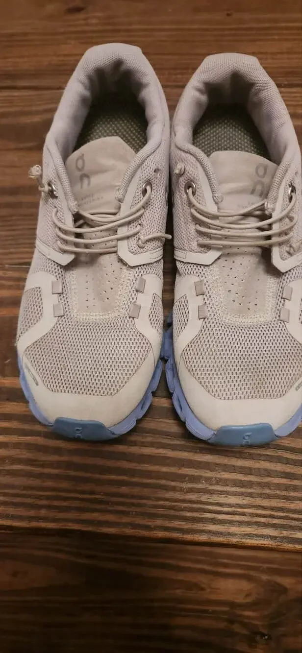 On Running Women's Size 7 Athletic Running Shoes